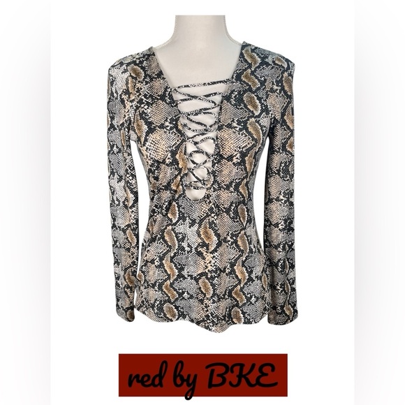 Red by BKE | Snake Print Top - Picture 1 of 7
